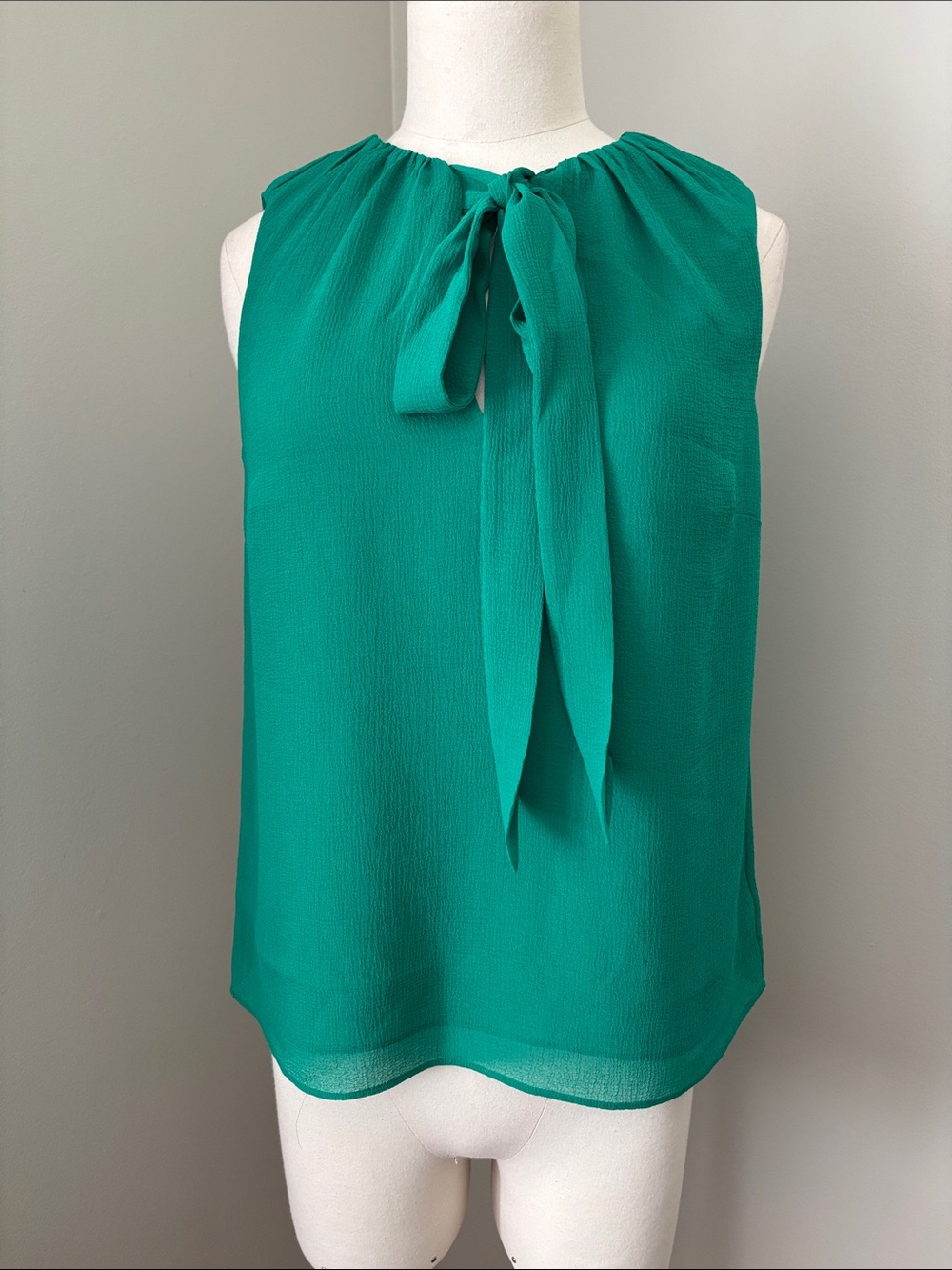 Ted Baker London Lydhia Green Sleeveless Top Gathered Neckline and Tie Sz 2/4